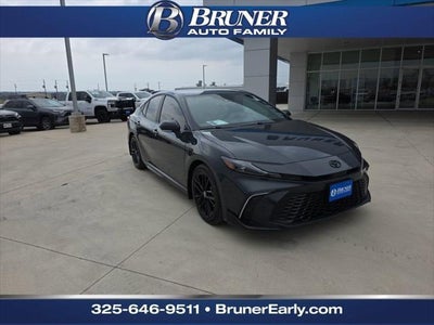 2025 Toyota Camry SE