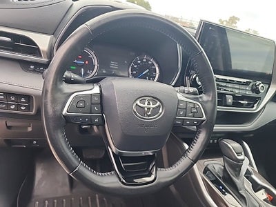 2021 Toyota Highlander Hybrid Platinum