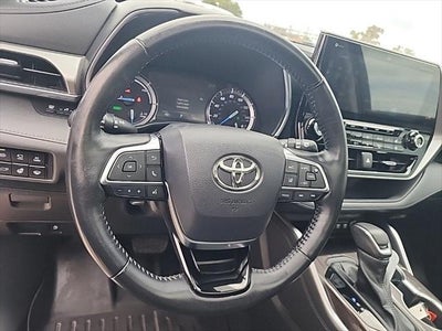 2021 Toyota Highlander Hybrid Platinum