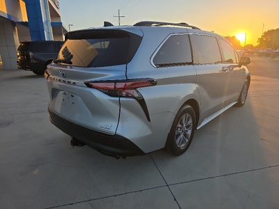 2022 Toyota Sienna XLE