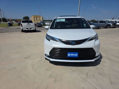 2023 Toyota Sienna XLE