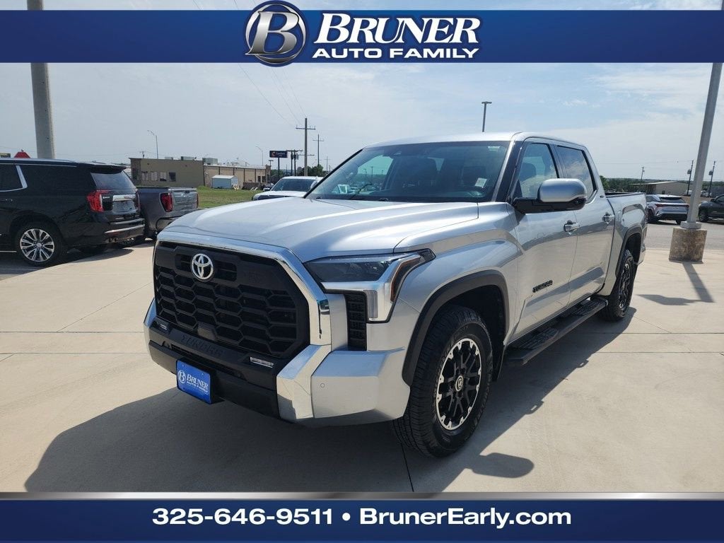 2022 Toyota Tundra 2WD SR5