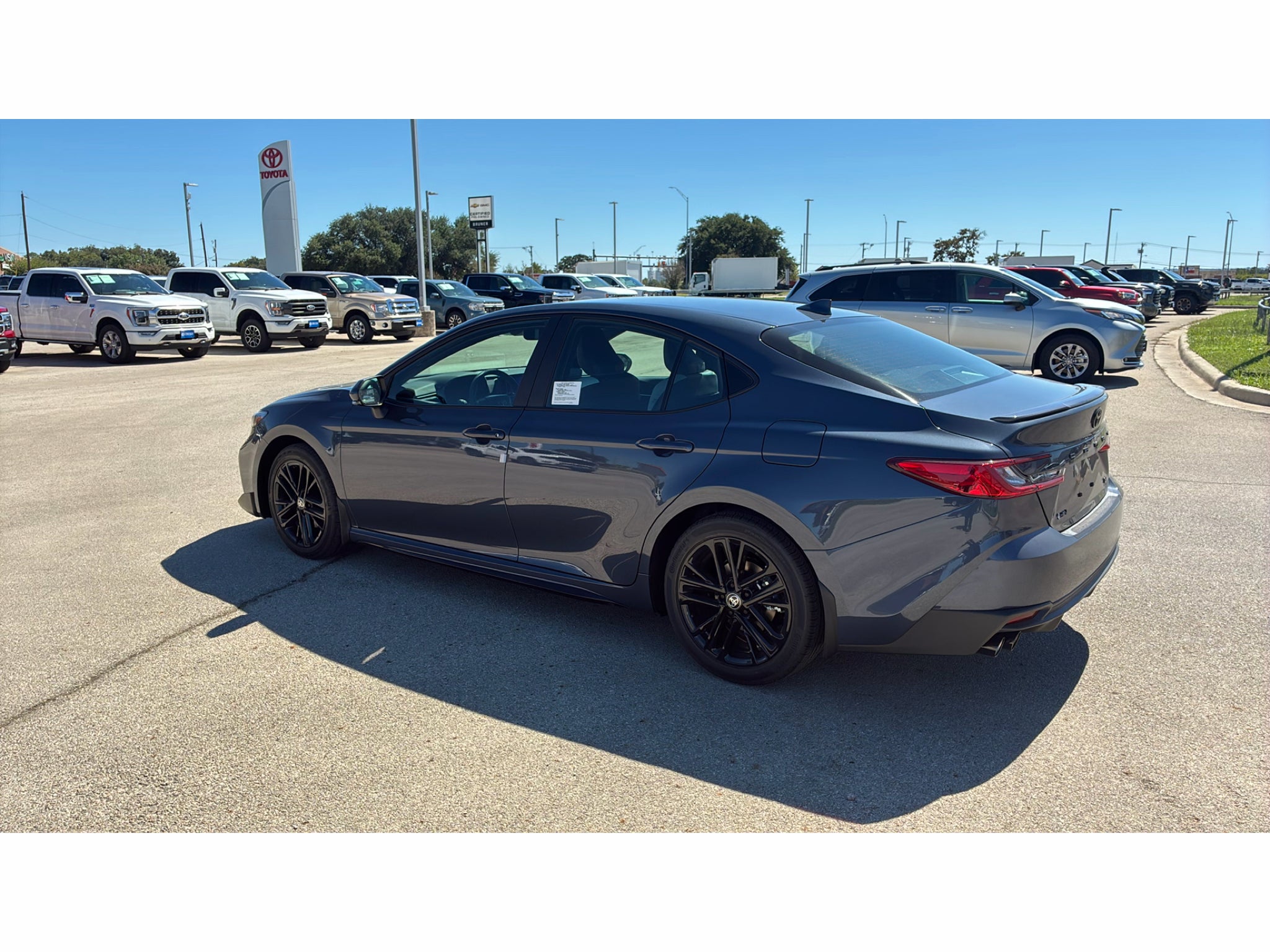 2026 Toyota Camry Hybrid SE
