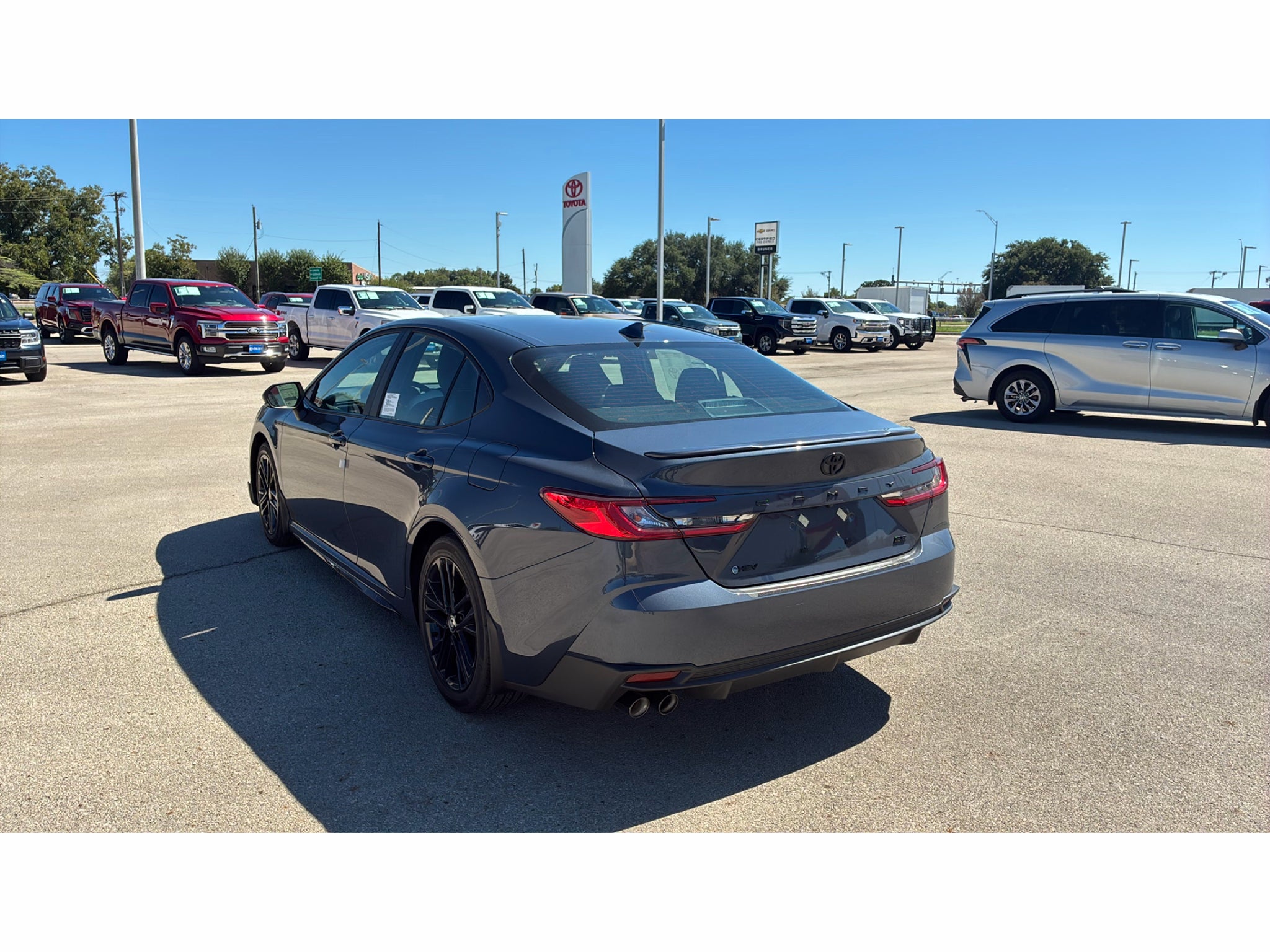 2026 Toyota Camry Hybrid SE