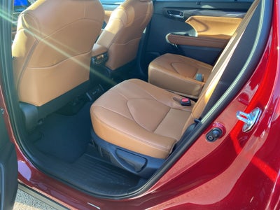 2026 Toyota Highlander Platinum