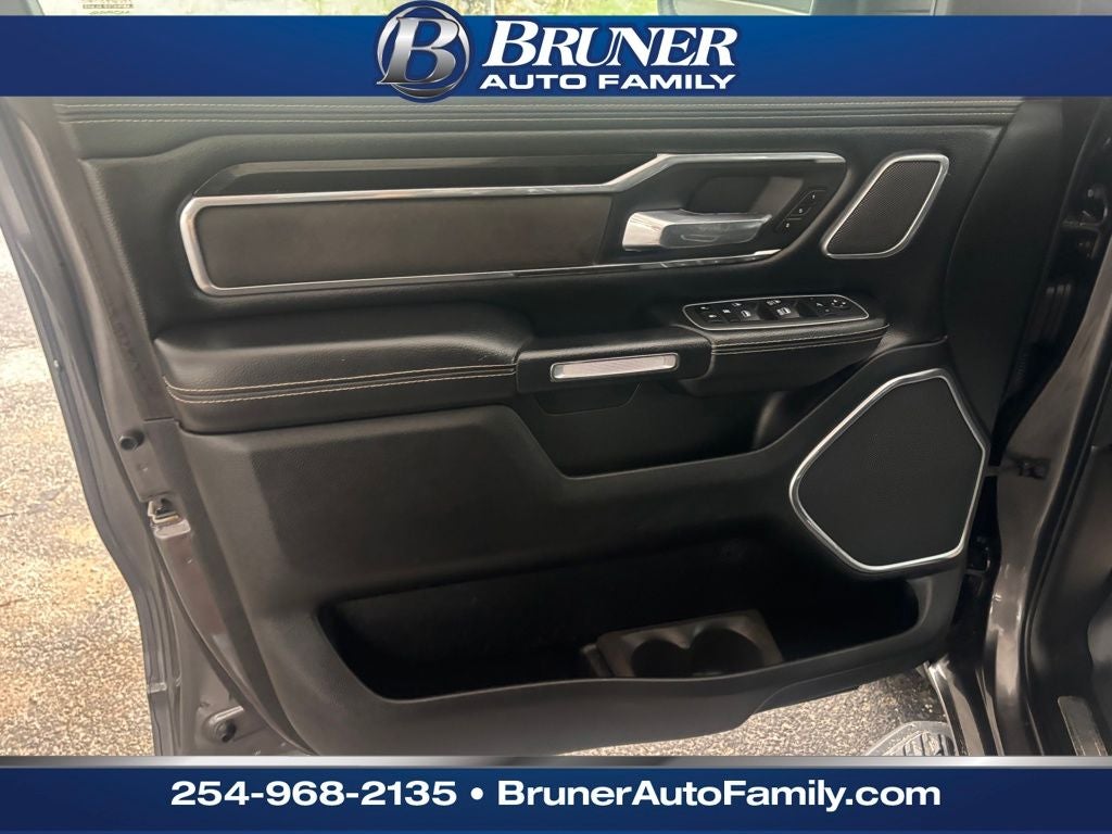 2022 RAM 1500 Laramie Crew Cab 4x2 5'7' Box