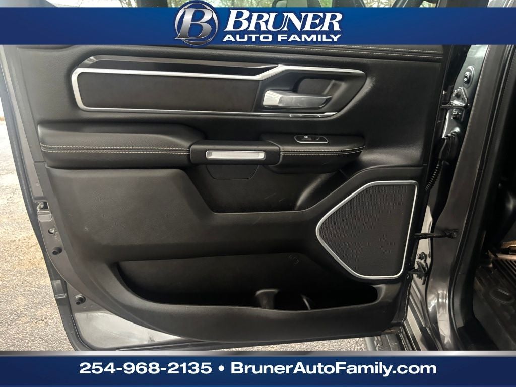 2022 RAM 1500 Laramie Crew Cab 4x2 5'7' Box