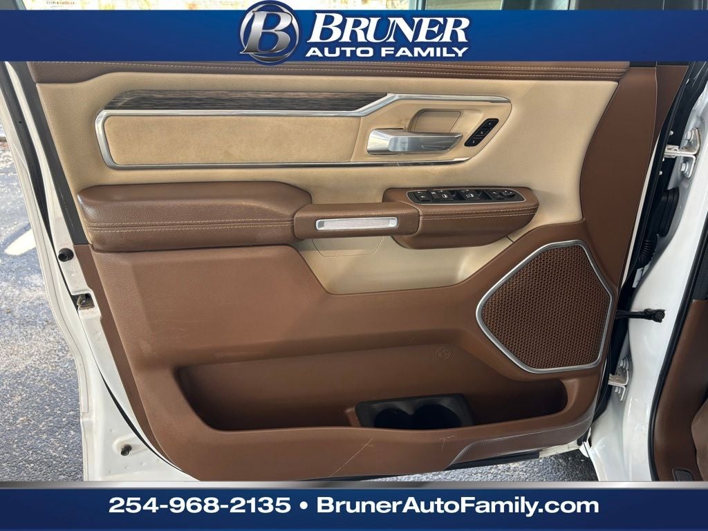 2020 RAM 1500 Laramie Crew Cab 4x4 5'7' Box