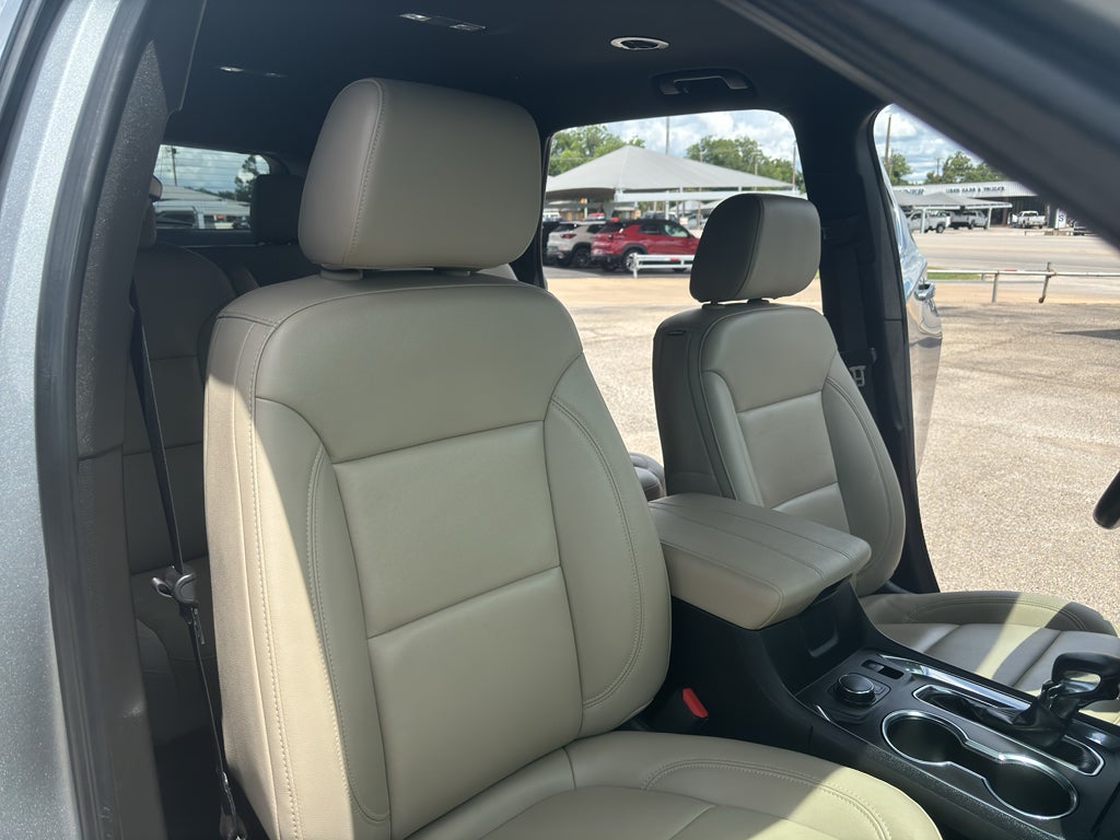 2023 Chevrolet Traverse FWD LT Leather