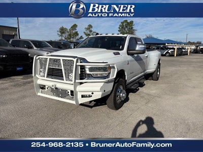 2024 RAM 3500 Laramie Crew Cab 4x4 8' Box