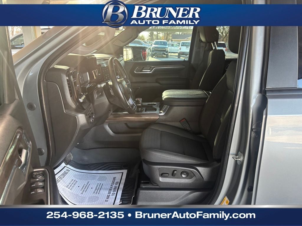 2023 Chevrolet Silverado 1500 4WD Crew Cab Standard Bed LT