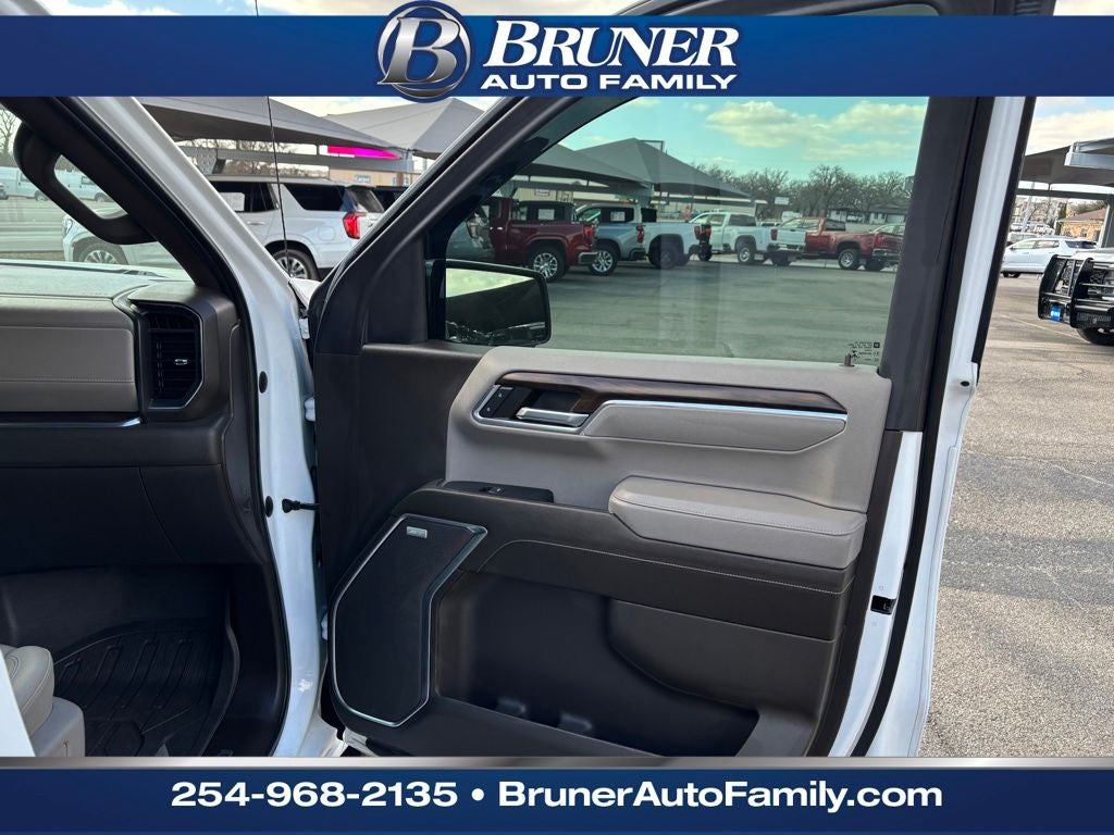 2023 GMC Sierra 1500 4WD Crew Cab Short Box SLT