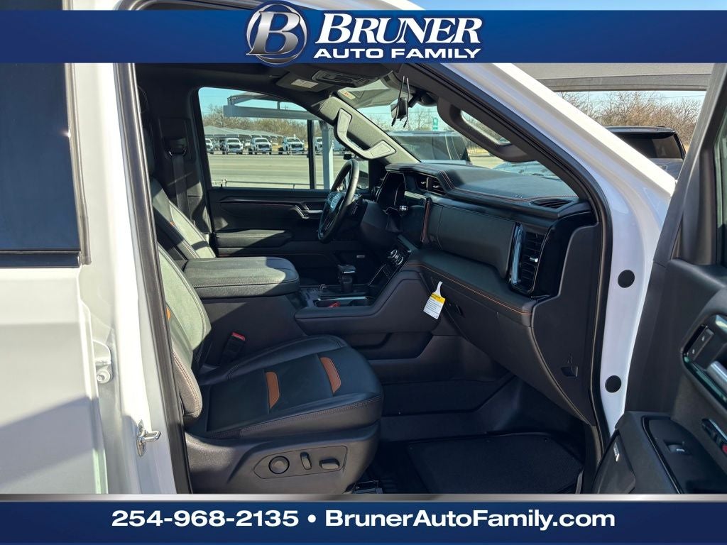 2025 GMC Sierra 1500 4WD Crew Cab Short Box AT4