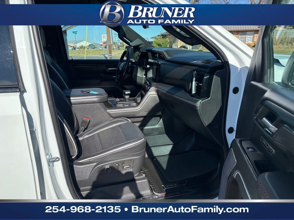 2023 GMC Sierra 1500 4WD Crew Cab Short Box AT4X