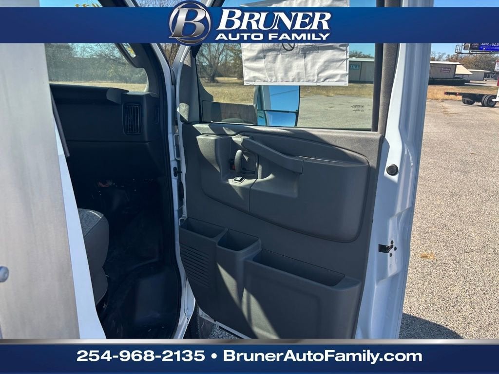 2025 Chevrolet Express Cutaway 3500 1WT