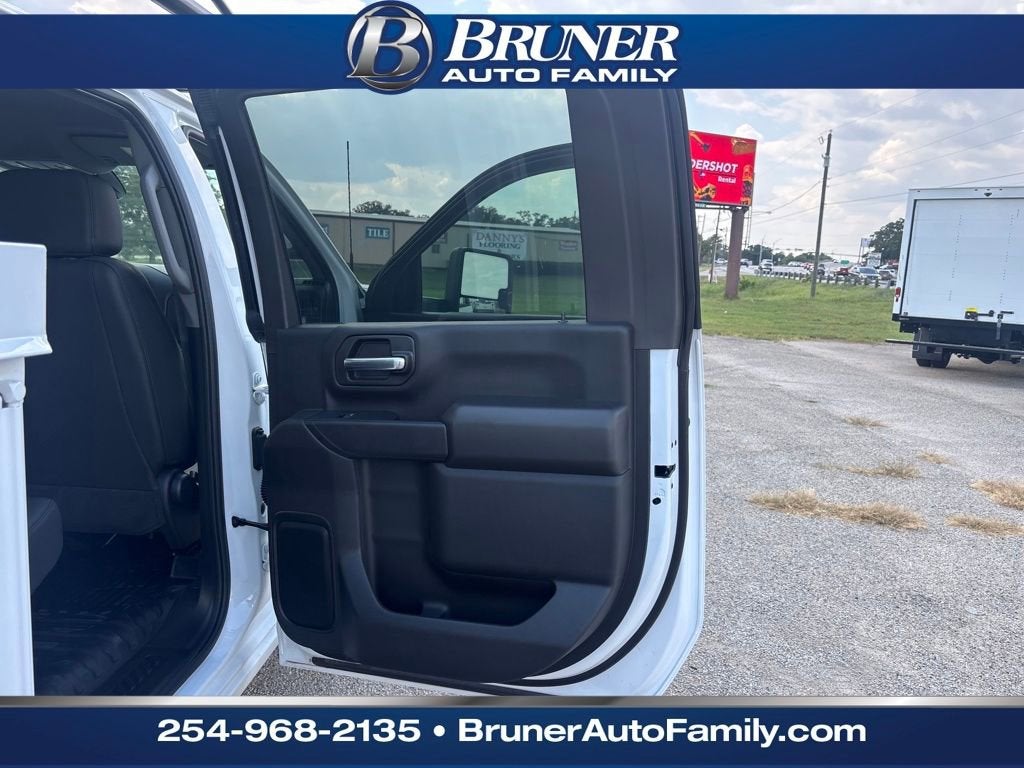 2025 GMC Sierra 3500 HD Chassis Cab Pro