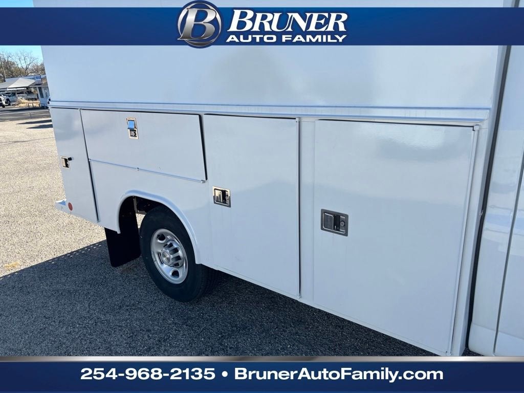 2025 Chevrolet Express Cutaway 3500 1WT