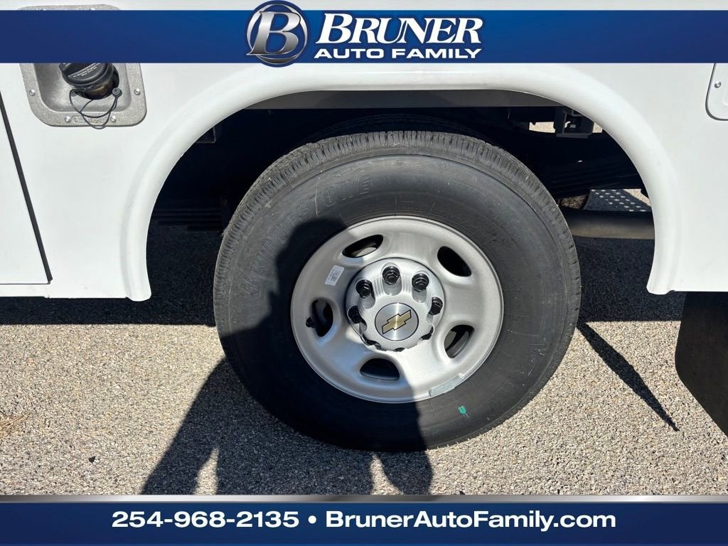 2025 Chevrolet Express Cutaway 3500 1WT