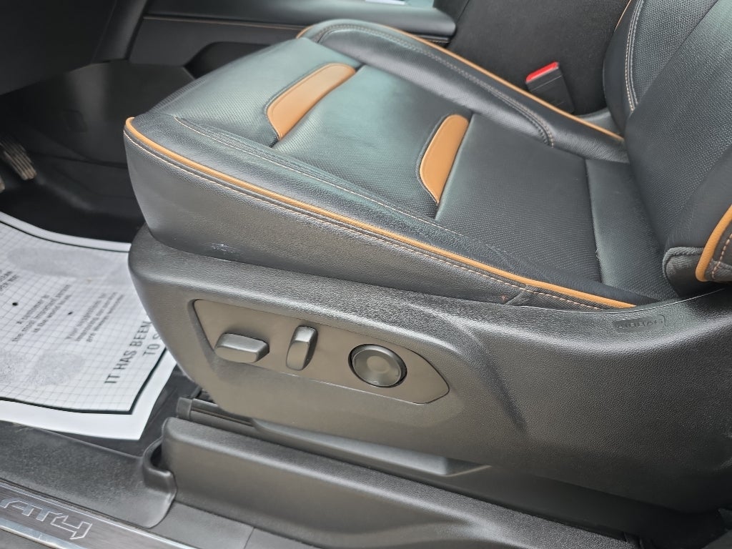 2022 GMC Yukon AT4 - Photo 13