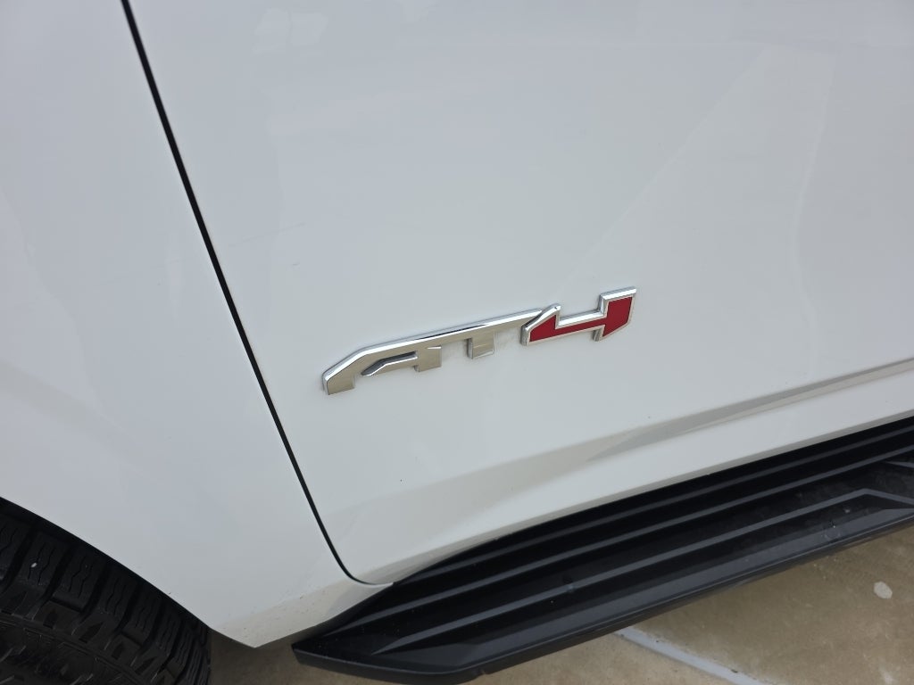 2022 GMC Yukon AT4 - Photo 6