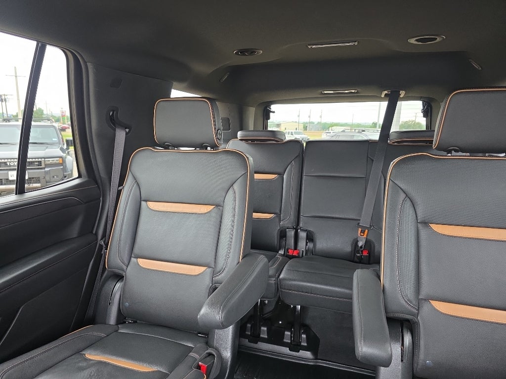 2022 GMC Yukon AT4 - Photo 8