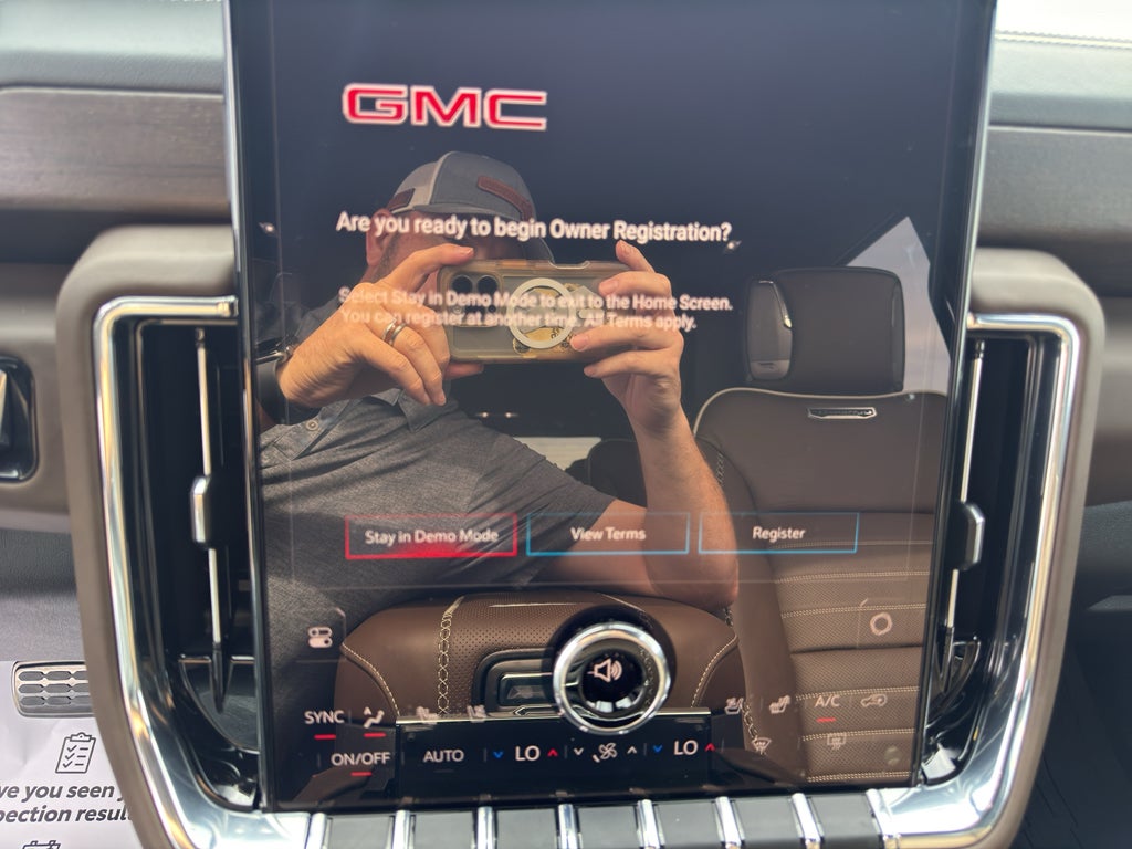 2026 GMC Yukon Denali Ultimate - Photo 15