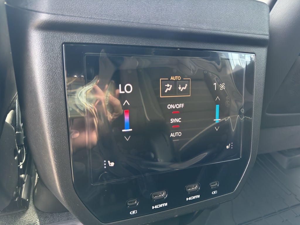 2026 GMC Yukon Denali Ultimate - Photo 23