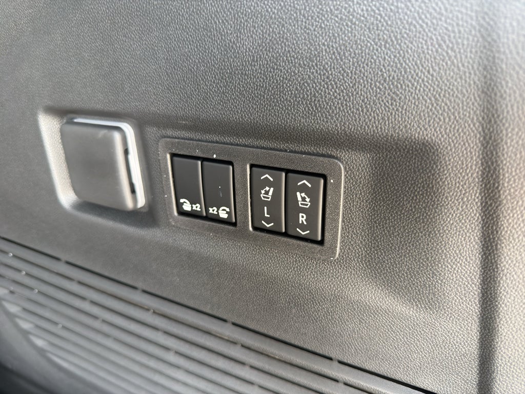 2026 GMC Yukon Denali Ultimate - Photo 28