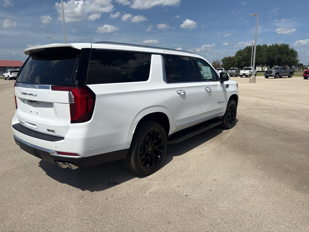 2026 GMC Yukon XL Denali - Photo 28