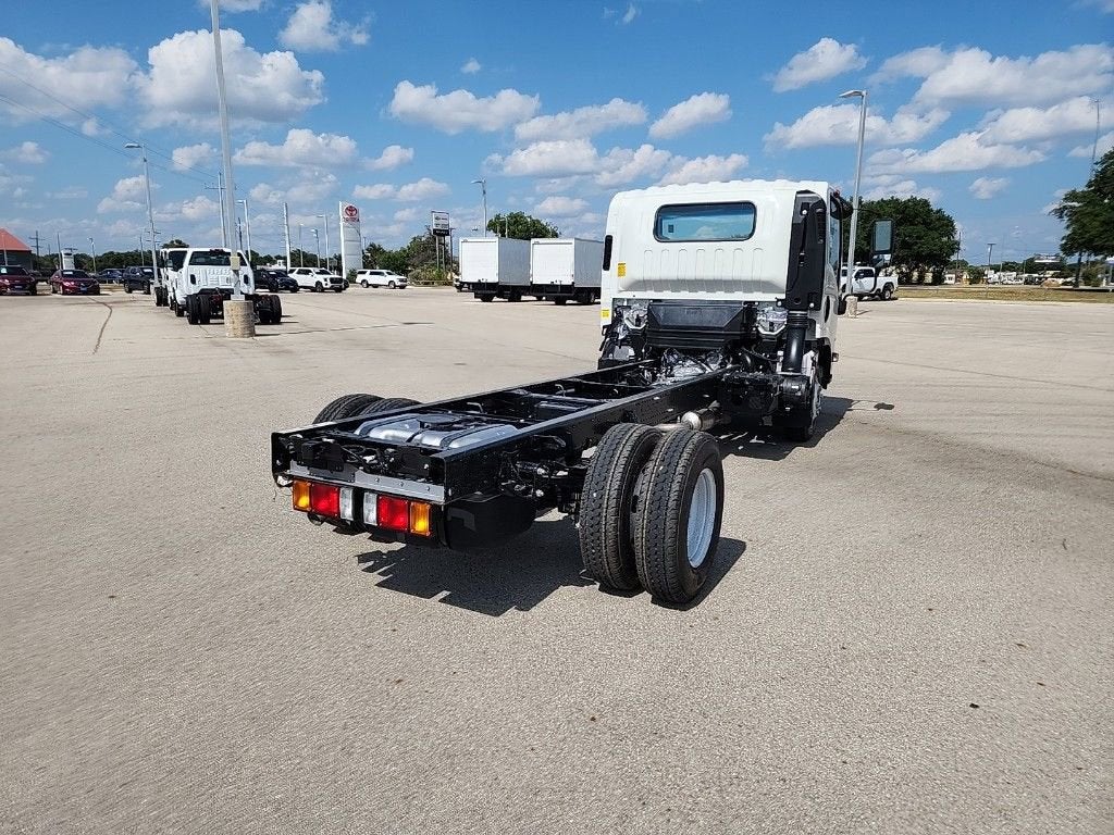 2025 Chevrolet Low Cab Forward 3500 1WT